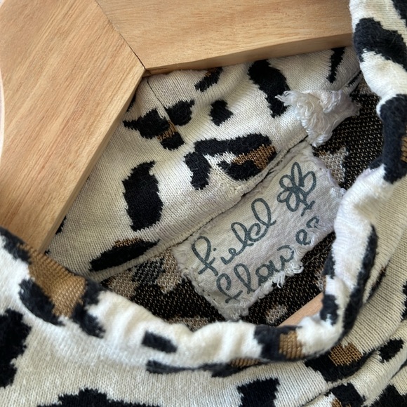 Field Flower from Anthropologie Animal Print Short Sleeve Sweater Medium - Picture 5 of 9